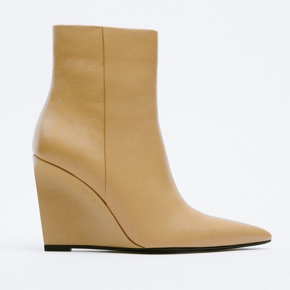 NWT. Zara Tan Leather Pointy Wedge Ankle Booties. Size 9. - Picture 1 of 7